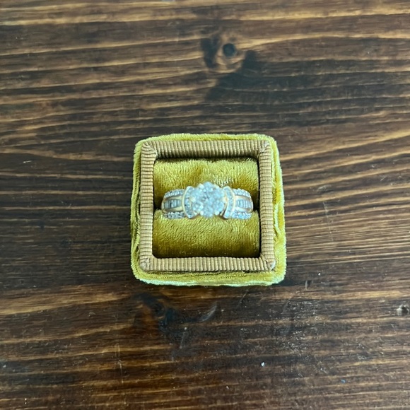 Stunning 1 1/4 ctw diamond ring! Vintage, Floral Design. 14k yellow gold - Picture 1 of 8